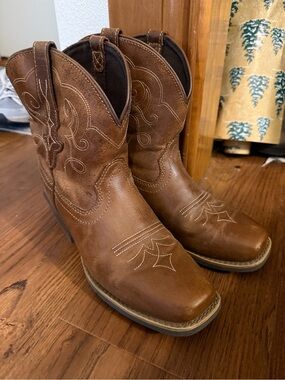 Justin Short Boots